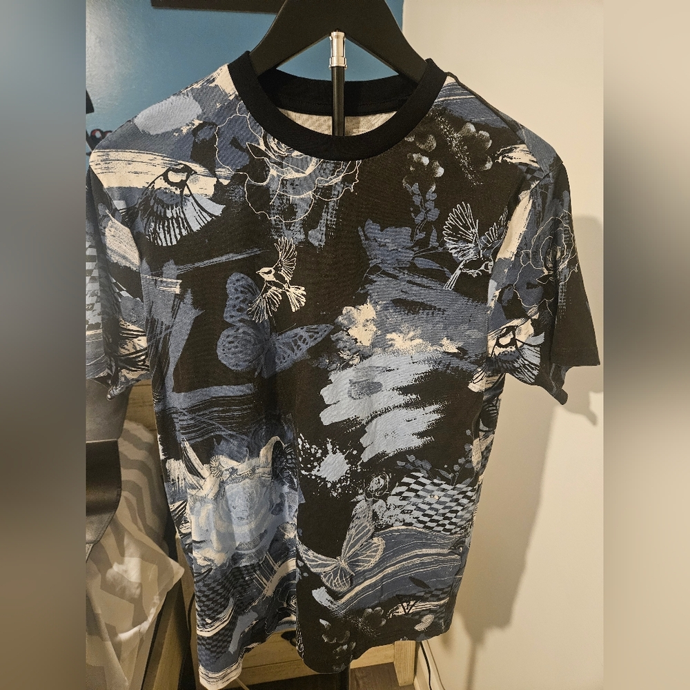 Guess Los Angeles Graphic Tee Small Butterfly Floral Print